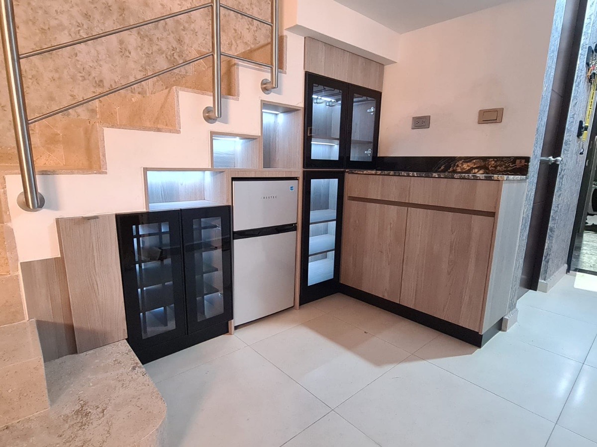 Cocina moderna minimalista Horizontes con materiales de alta gama